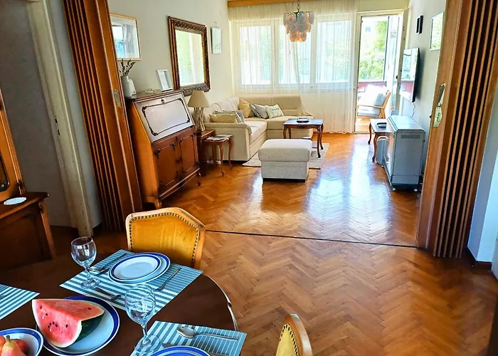 Spacious Apartman *